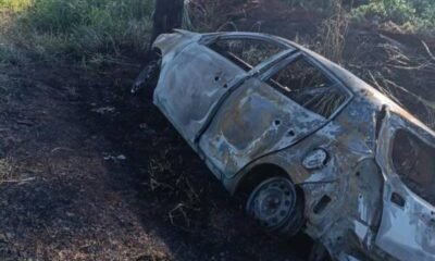 Veículo é destruído pelo fogo no interior de Três de Maio