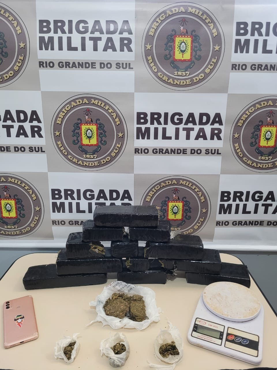 Brigada Militar prende homem por tráfico de entorpecentes em Ijuí.